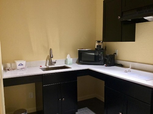 Days Inn by Wyndham Freeport - image 38