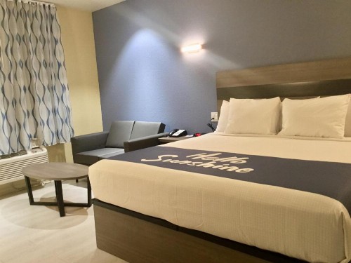 Days Inn by Wyndham Freeport - image 39