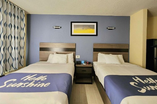 Days Inn by Wyndham Freeport - image 9