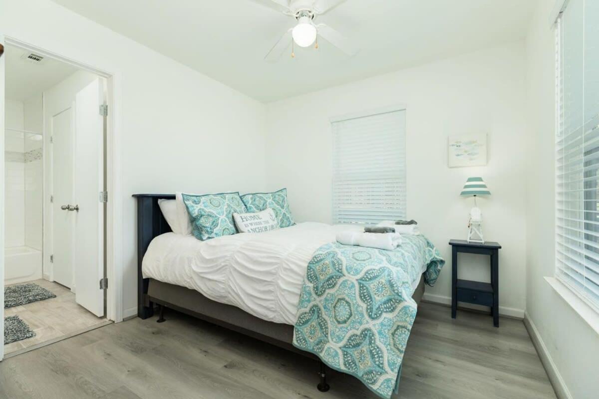 Casita at the Pass - Cute Beach Getaway Filtered Views of Gulf and Bay! - image 2