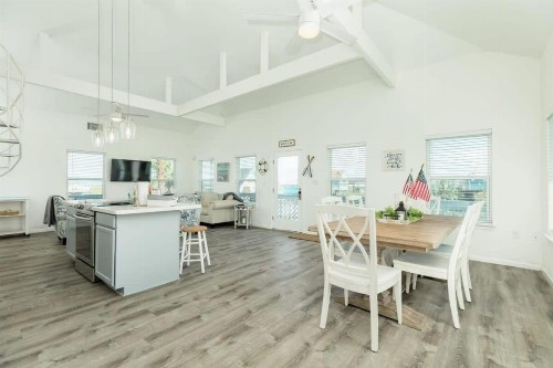 Casita at the Pass - Cute Beach Getaway Filtered Views of Gulf and Bay! - image 34