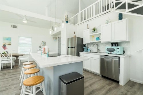 Casita at the Pass - Cute Beach Getaway Filtered Views of Gulf and Bay! - image 5