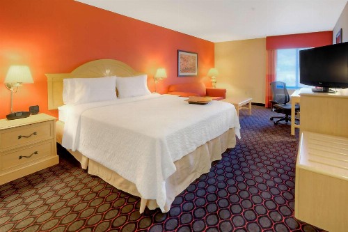 Hampton Inn Fremont - image 17