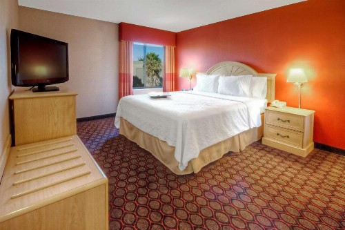 Hampton Inn Fremont - image 18