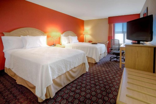 Hampton Inn Fremont - image 20