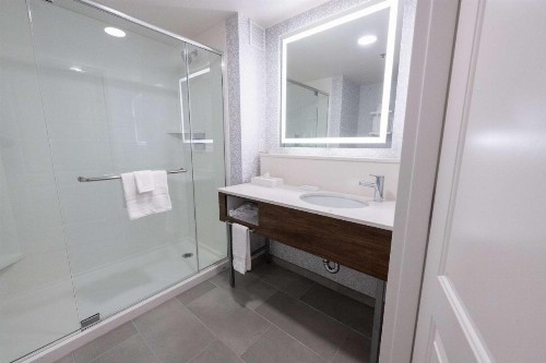Hampton Inn Fremont - image 27