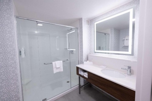 Hampton Inn Fremont - image 28