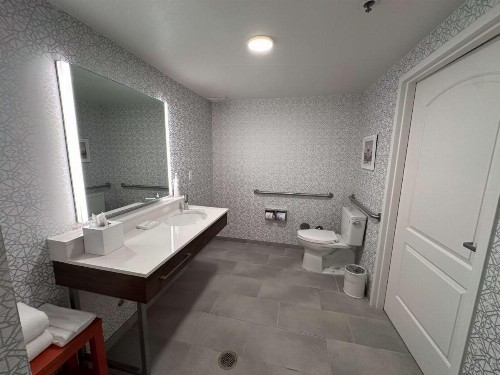 Hampton Inn Fremont - image 42
