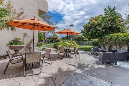 Best Western Plus Garden Court Inn - image 10