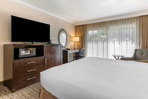Best Western Plus Garden Court Inn - image 11