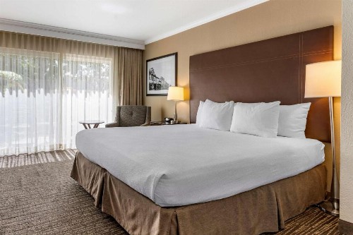 Best Western Plus Garden Court Inn - image 12