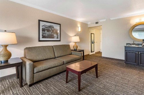 Best Western Plus Garden Court Inn - image 14