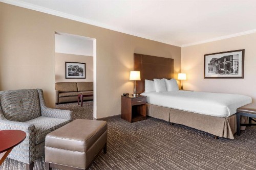 Best Western Plus Garden Court Inn - image 15