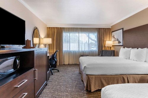 Best Western Plus Garden Court Inn - image 16