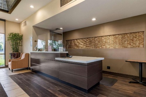 Best Western Plus Garden Court Inn - image 2