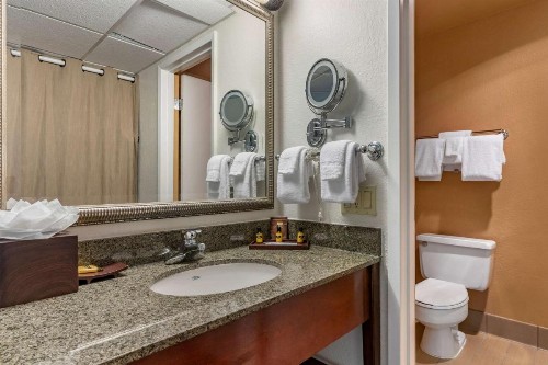 Best Western Plus Garden Court Inn - image 21