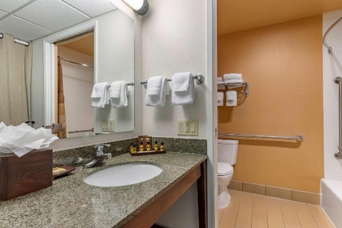 Best Western Plus Garden Court Inn - image 23