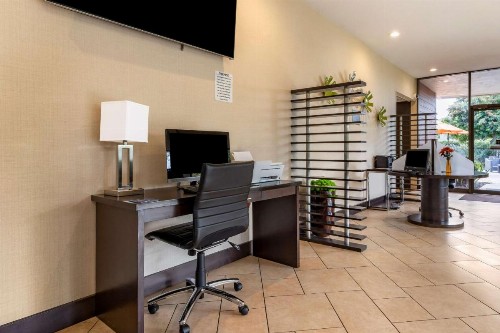 Best Western Plus Garden Court Inn - image 25
