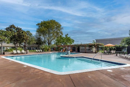 Best Western Plus Garden Court Inn - image 8