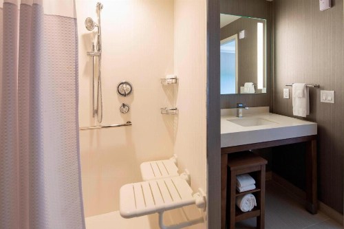 Courtyard by Marriott New York Queens/Fresh Meadows - image 19
