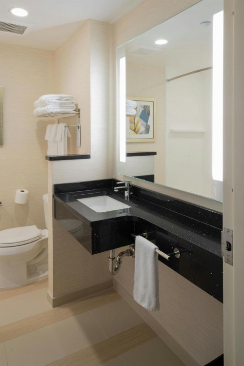 Fairfield Inn & Suites by Marriott New York Queens/Fresh Meadows - image 45