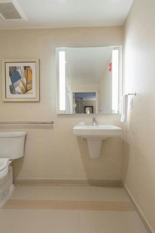 Fairfield Inn & Suites by Marriott New York Queens/Fresh Meadows - image 50