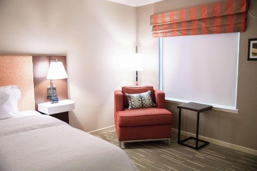 Hampton Inn & Suites Fresno - image 12