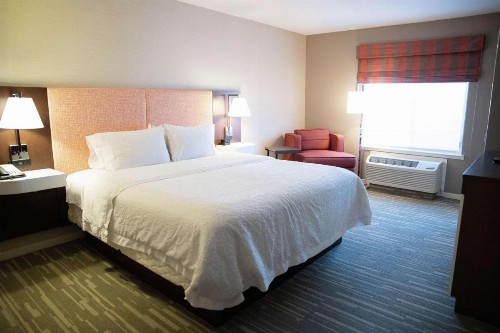 Hampton Inn & Suites Fresno - image 13