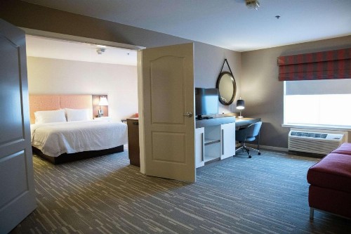 Hampton Inn & Suites Fresno - image 15