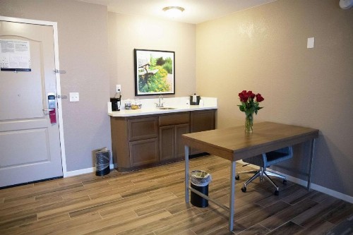 Hampton Inn & Suites Fresno - image 20
