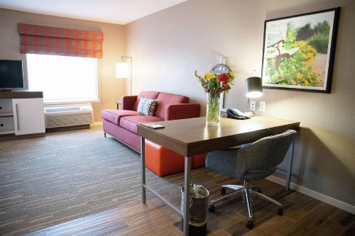 Hampton Inn & Suites Fresno - image 21