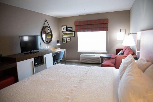 Hampton Inn & Suites Fresno - image 23