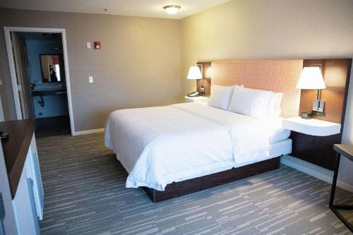 Hampton Inn & Suites Fresno - image 26