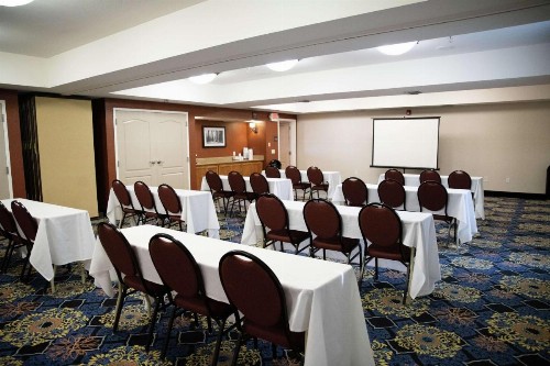 Hampton Inn & Suites Fresno - image 30
