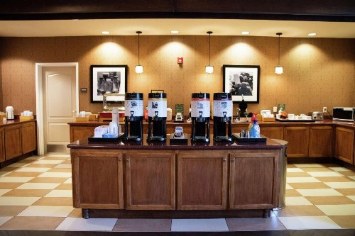 Hampton Inn & Suites Fresno - image 6