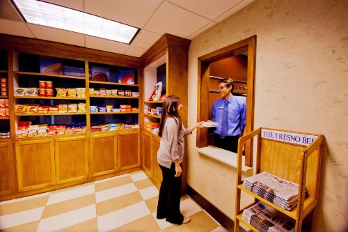 Hampton Inn & Suites Fresno - image 9