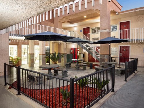 Dream Inn - image 7