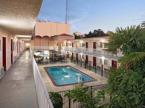 Dream Inn - image 8