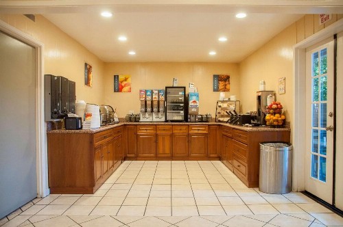 Best Western Village Inn - image 12