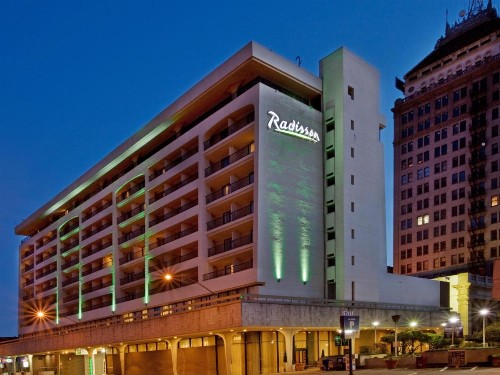 Radisson Hotel Fresno Conference Center - image 2