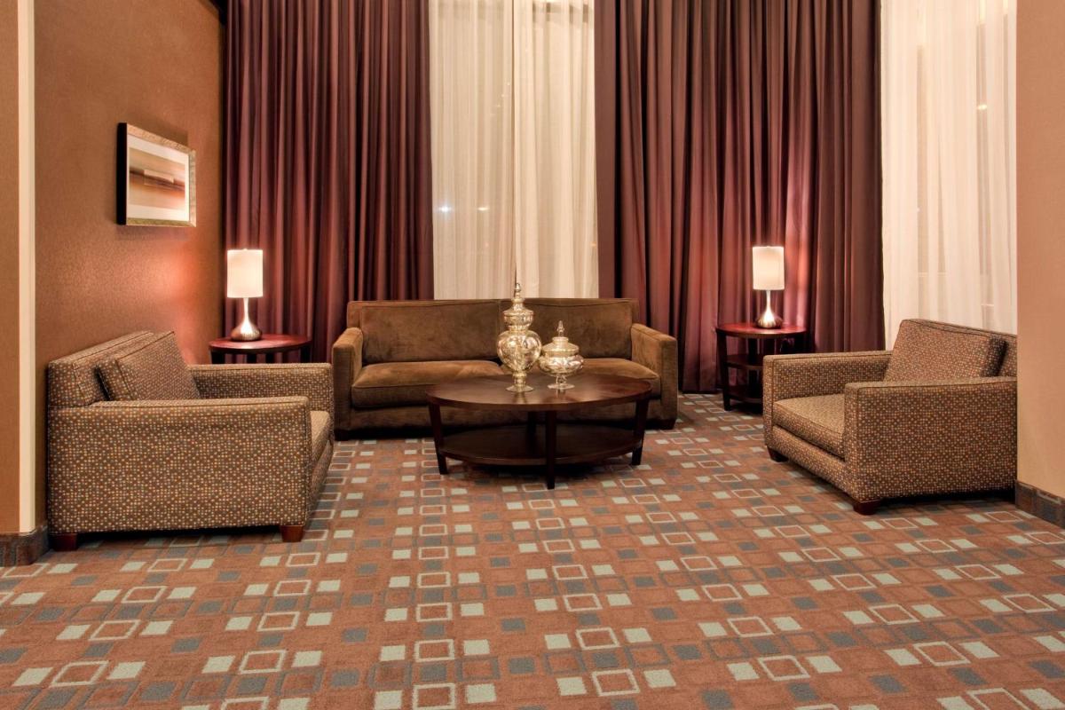 Radisson Hotel Fresno Conference Center - image 7