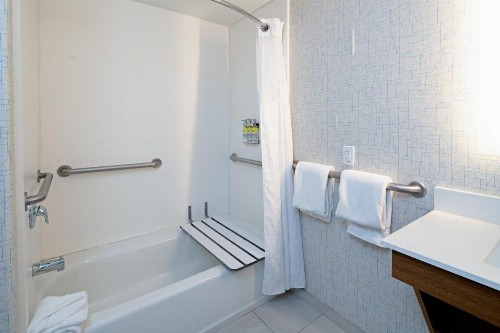 Holiday Inn Express Fresno South an IHG Hotel - image 15