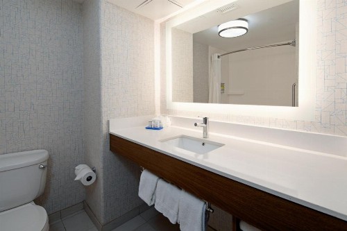 Holiday Inn Express Fresno South an IHG Hotel - image 24