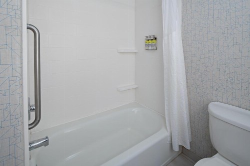 Holiday Inn Express Fresno South an IHG Hotel - image 32