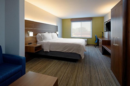 Holiday Inn Express Fresno South an IHG Hotel - image 33