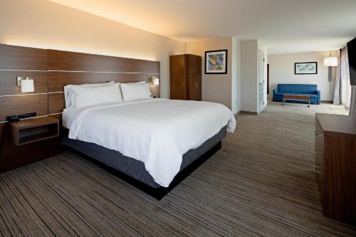 Holiday Inn Express Fresno South an IHG Hotel - image 34