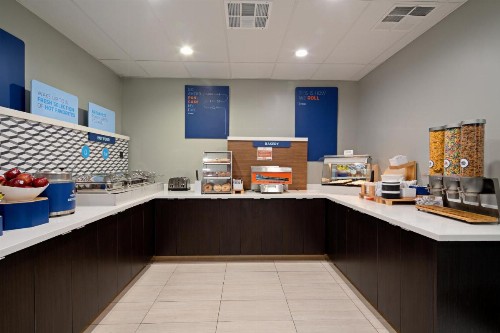 Holiday Inn Express Fresno South an IHG Hotel - image 8