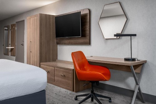 Holiday Inn Express Fresno River Park Highway 41 an IHG Hotel - image 16
