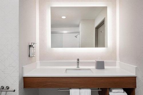 Holiday Inn Express Fresno River Park Highway 41 an IHG Hotel - image 18