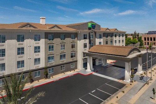 Holiday Inn Express Fresno River Park Highway 41 an IHG Hotel - image 3